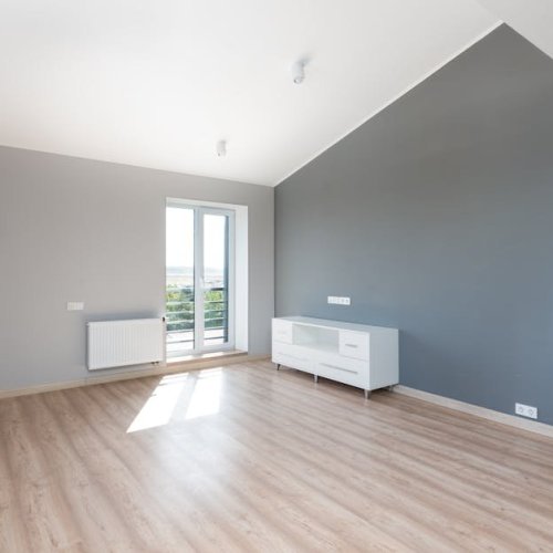 Deschide spațiul cu culoare: ghidul esențial pentru alegerea nuanțelor potrivite pe pereții unui open-space