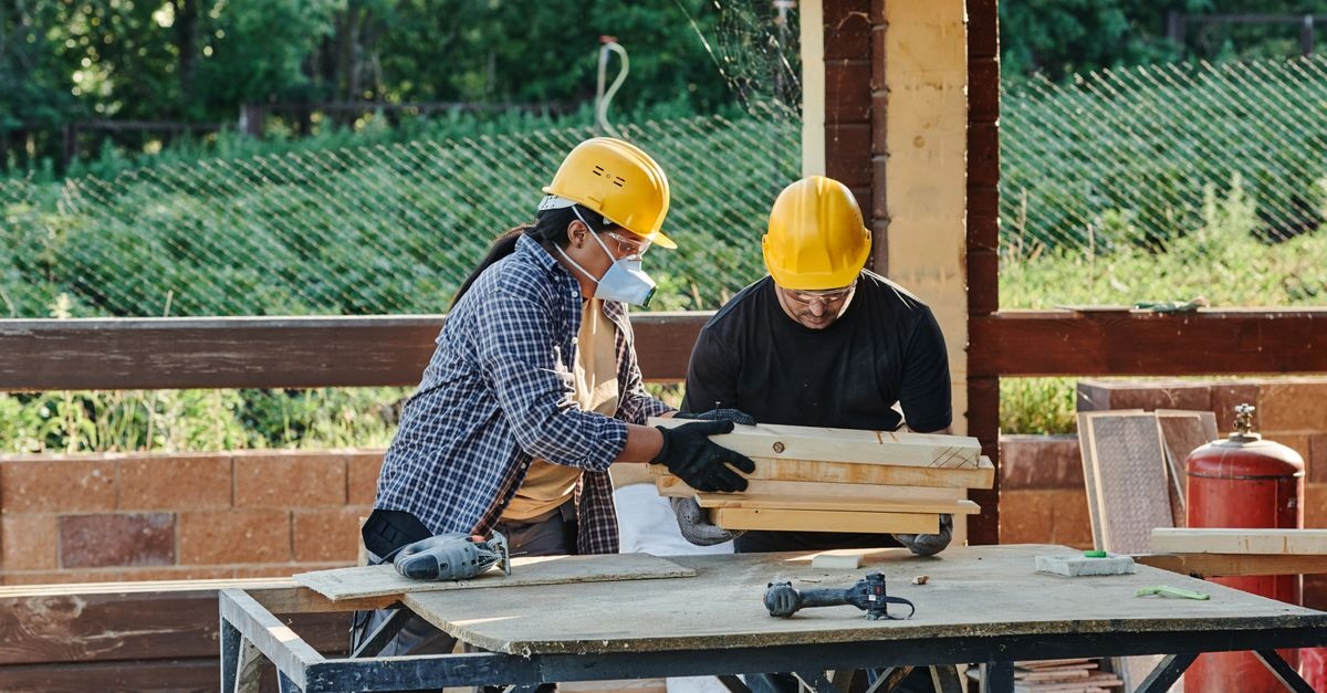 Alege cu cap dirigintele de șantier: economisești timp, bani și nervi